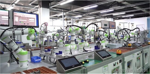 長廣溪智造 以“機(jī)汽共融”引領(lǐng)未來，智能工廠榮獲恰佩克年度示范應(yīng)用場景獎(jiǎng)